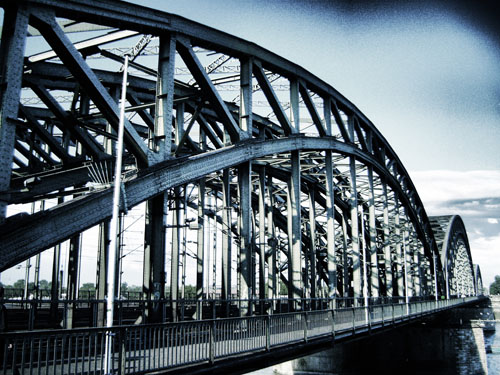 Die Hohenzollernbrücke in Köln.